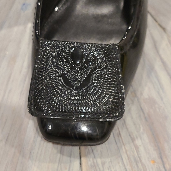 Elie Tahari blk patent leather pumps - Picture 2 of 12
